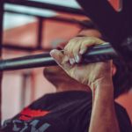 man explosive pull-up