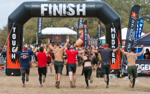 people running towards finish line